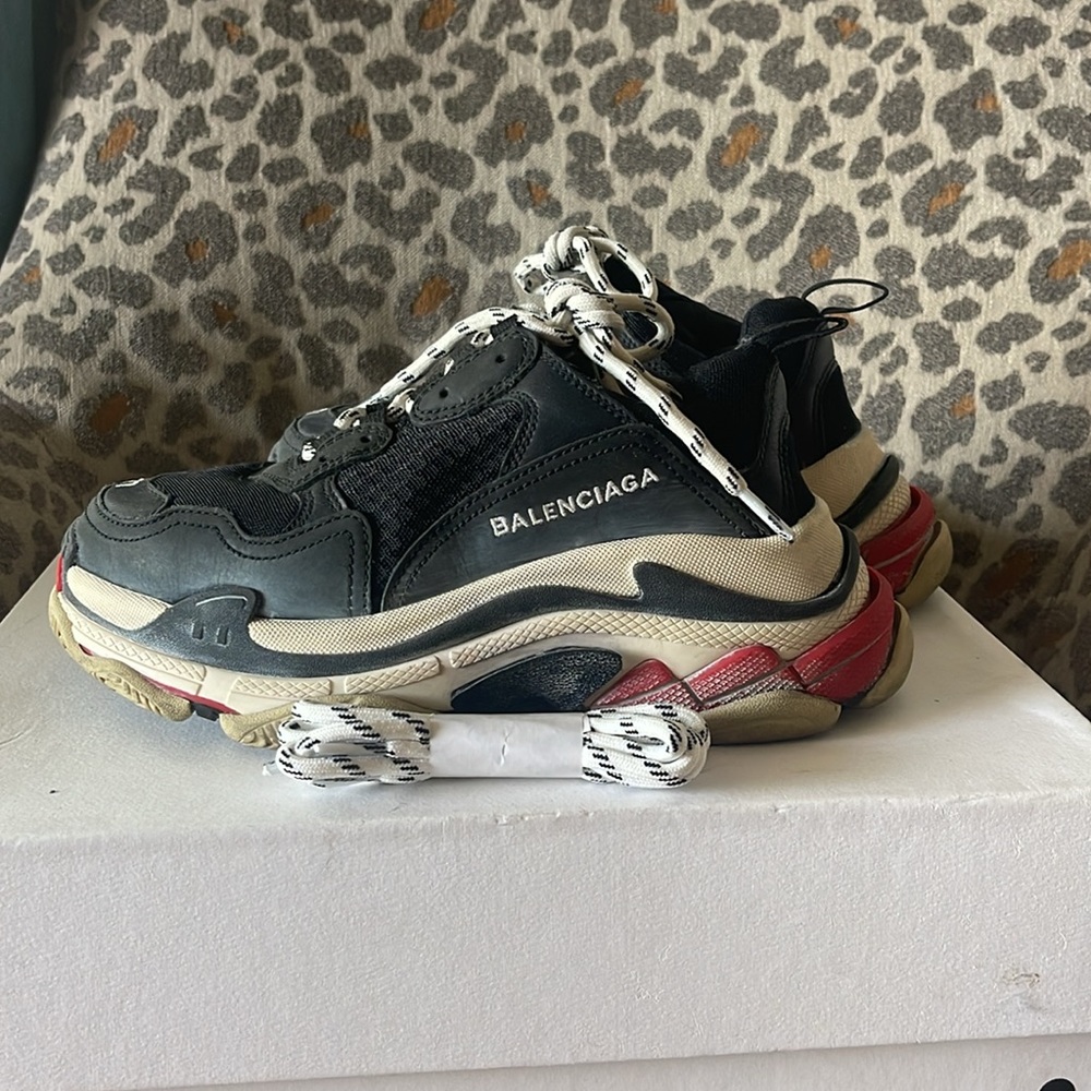 Balenciaga
Triple S sneakers - Picture 2 of 7